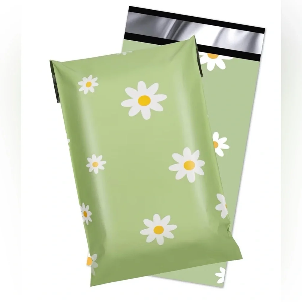 Polymailers 6” x 9” Green Daisy Print pack of 25 pack.
